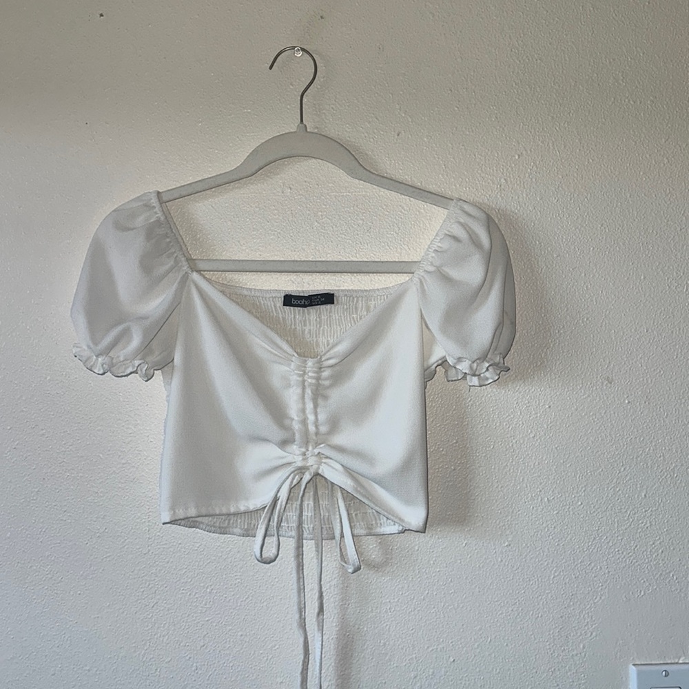 White boohoo tie shirt